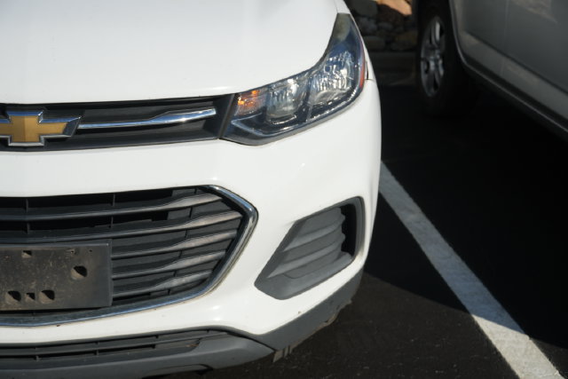 Used 2019 Chevrolet Trax LS w/ Tint and Cruise Package FWD image 7