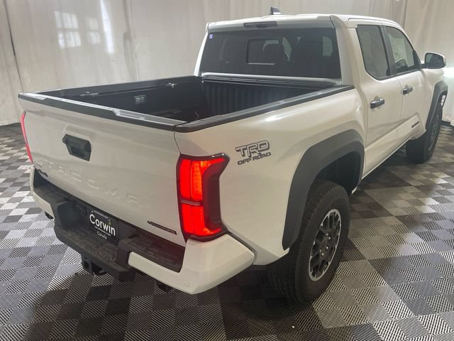 Certified 2025 Toyota Tacoma TRD Off-Road w/ TRD Off Road Upgrade Package AWD/4WD image 9
