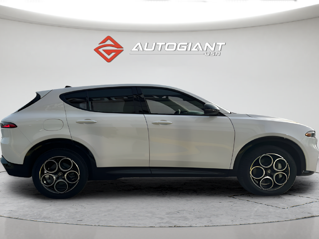 Used 2025 Alfa Romeo Tonale w/ Premium Package AWD/4WD image 13