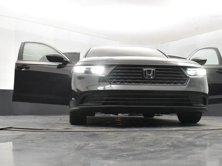 Used 2025 Honda Accord LX image 11
