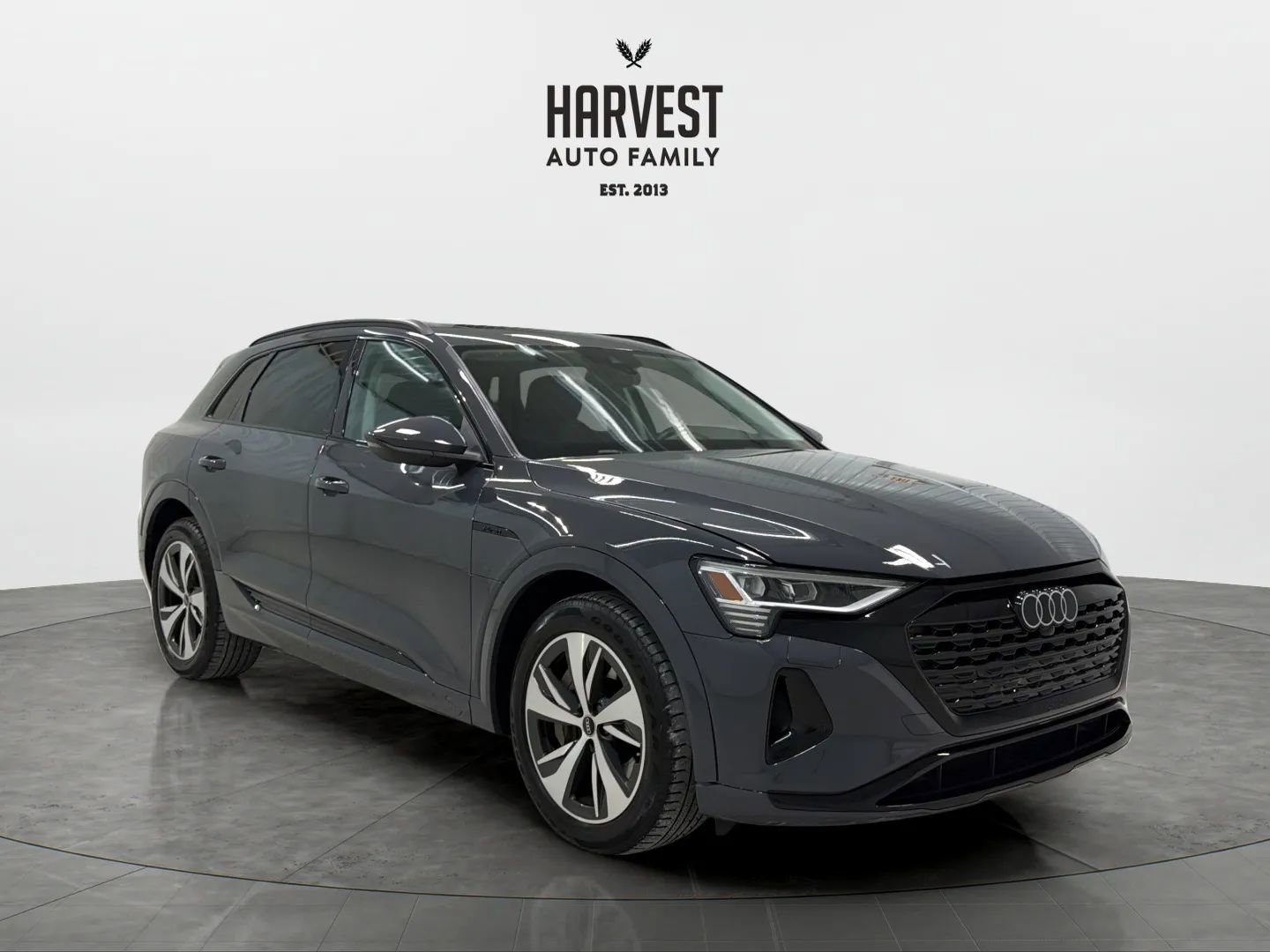 Used 2024 Audi Q8 e-tron Premium image 10