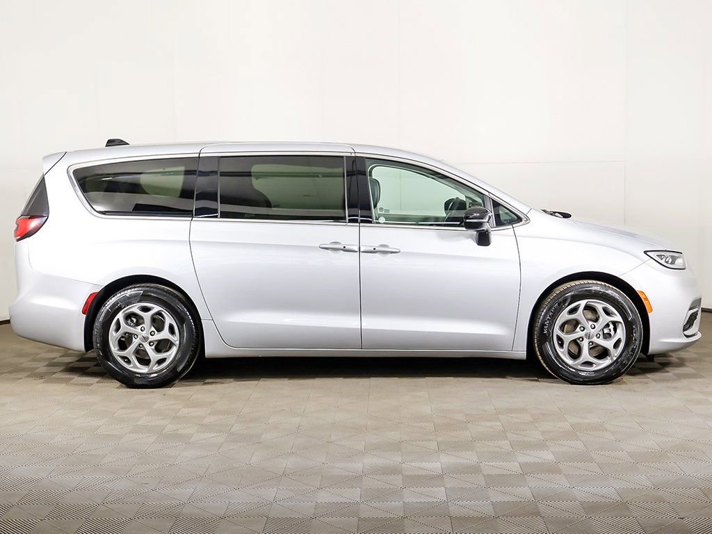 Used 2024 Chrysler Pacifica Limited image 23