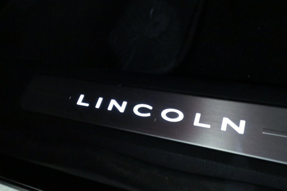 Used 2022 Lincoln Aviator Reserve w/ Equipment Group 201A image 16
