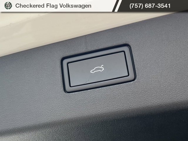 New 2025 Volkswagen Tiguan SE R-Line image 21