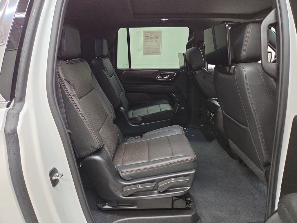 Certified 2023 Chevrolet Suburban High Country w/ Premium Package 2 AWD/4WD image 11