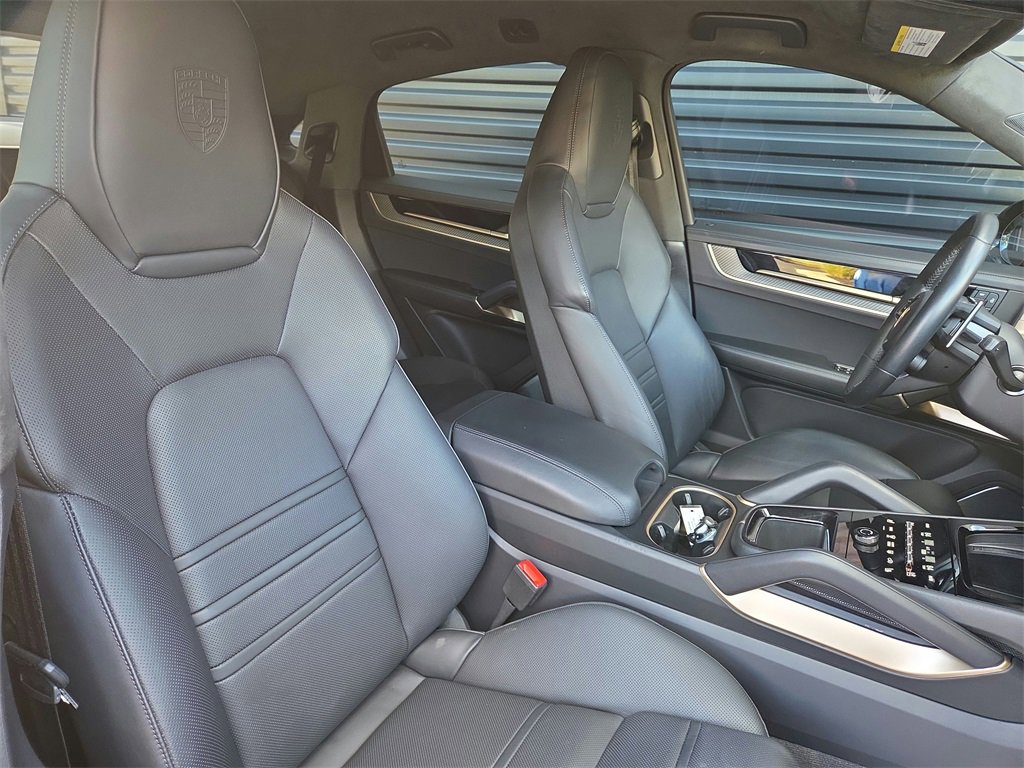 Used 2024 Porsche Cayenne Turbo GT image 18