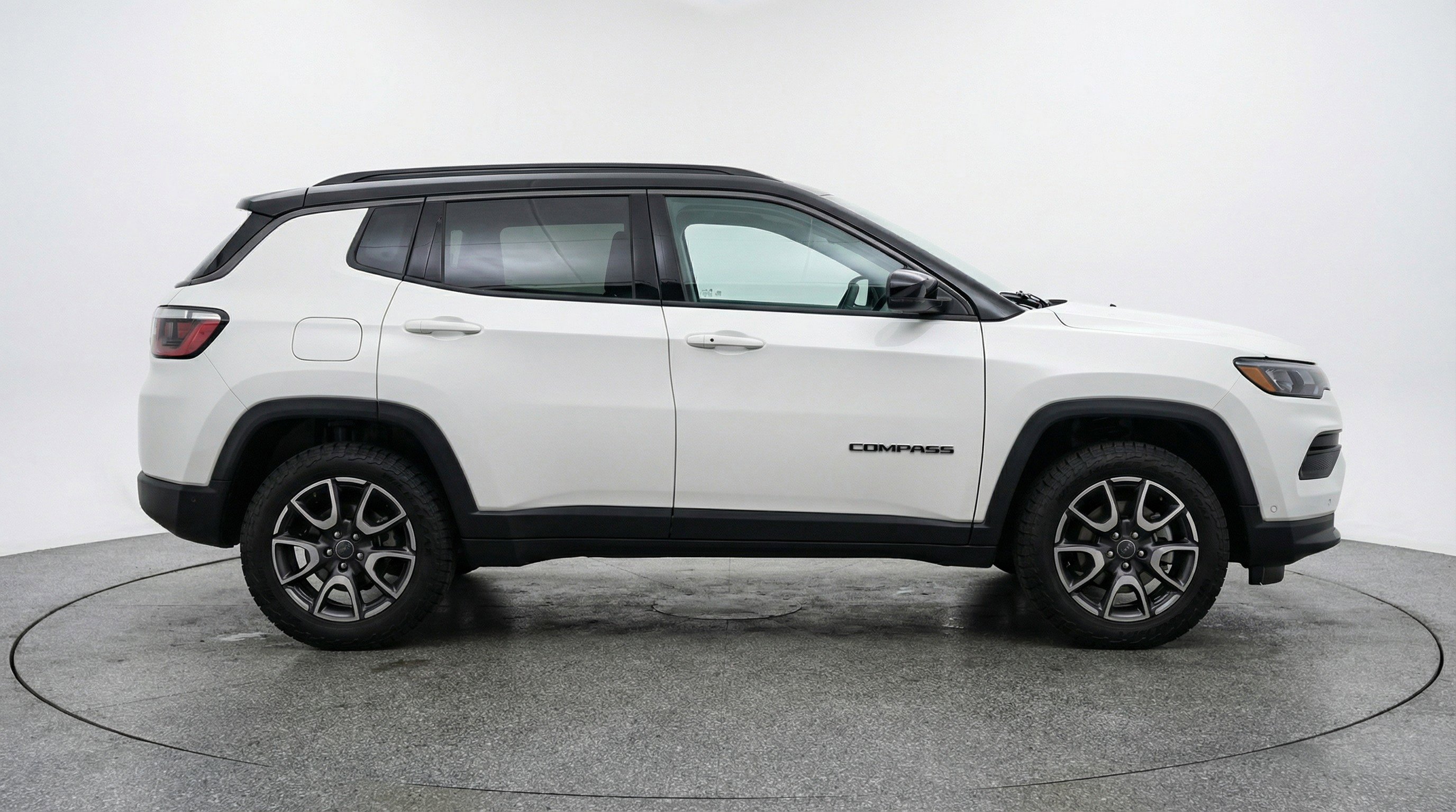 Used 2025 Jeep Compass Trailhawk w/ Trailer Tow Group image 11