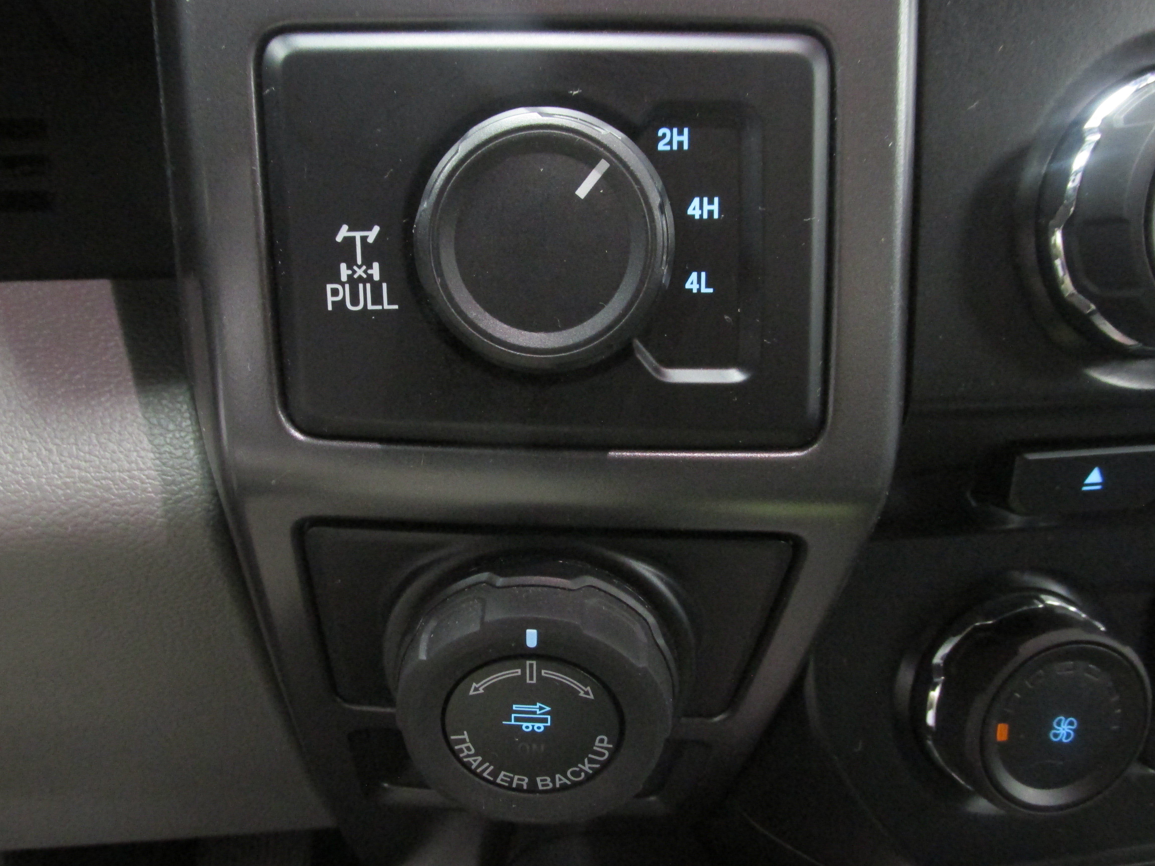 Used 2016 Ford F150 XLT w/ Equipment Group 302A Luxury AWD/4WD image 32