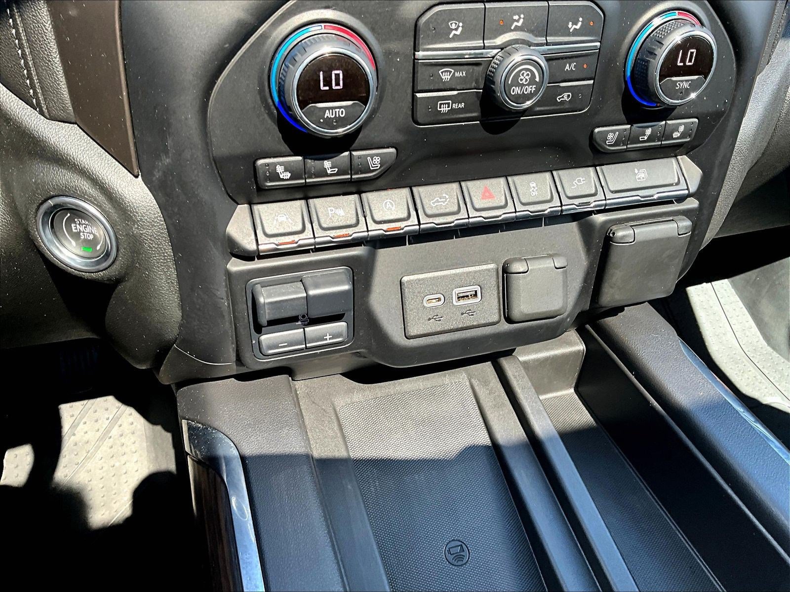 Used 2020 Chevrolet Silverado 1500 High Country w/ Technology Package AWD/4WD image 17