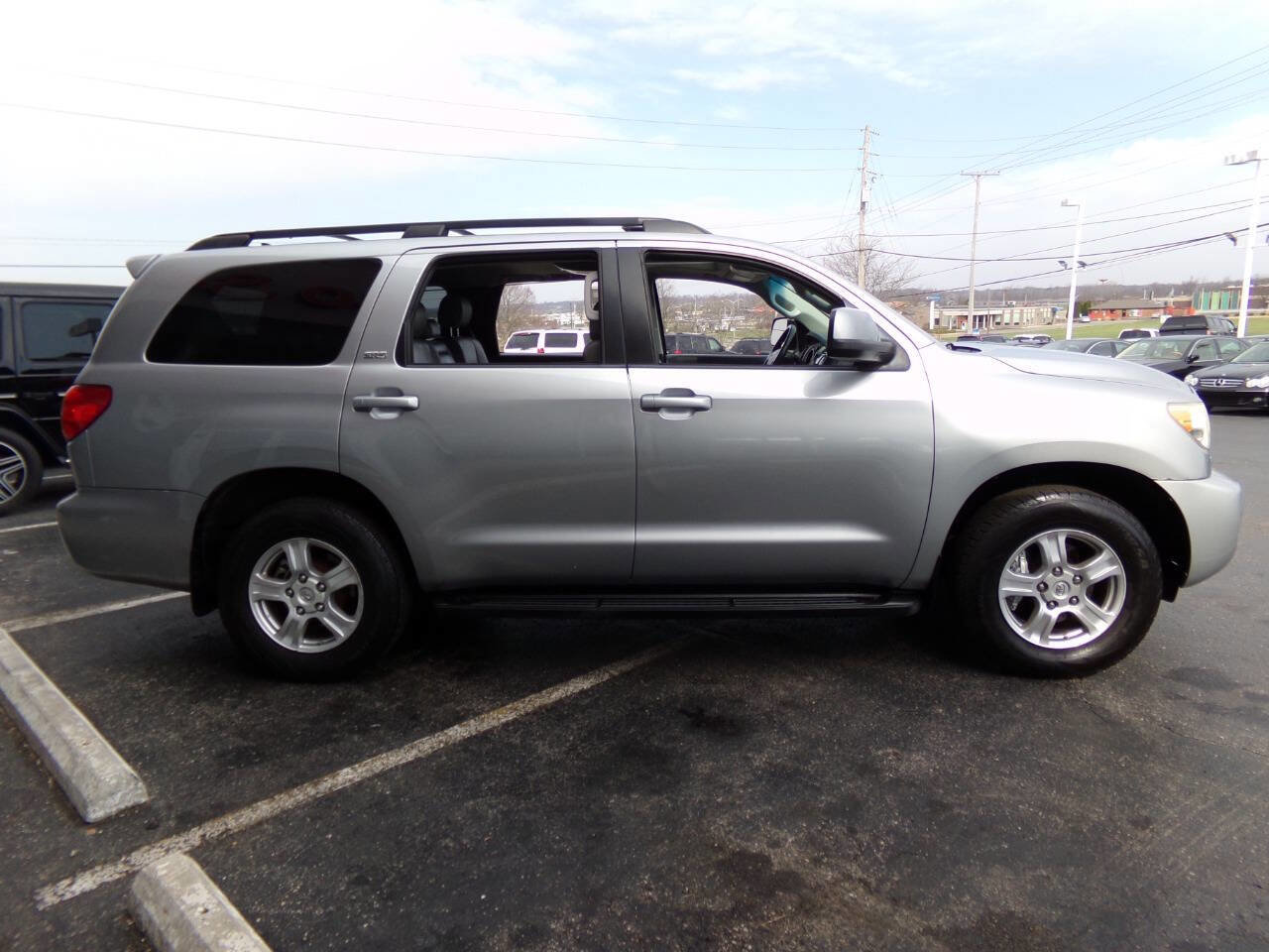Used 2011 Toyota Sequoia SR5 w/ Premium Pkg AWD/4WD image 4