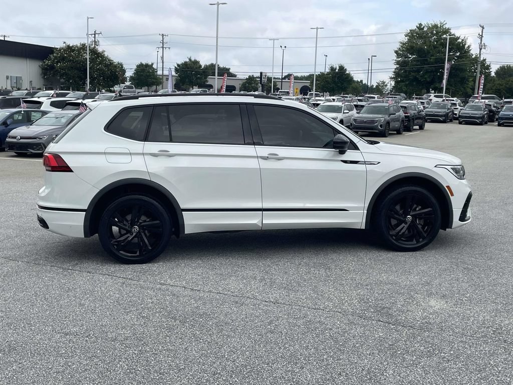 Certified 2024 Volkswagen Tiguan SE R-Line FWD image 9