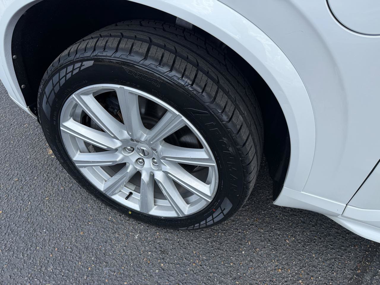 Used 2016 Volvo XC90 T8 Momentum w/ Vision Package AWD/4WD image 8