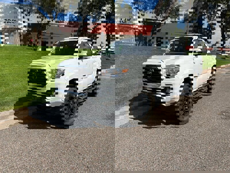 Used 2019 Toyota Tacoma SR5 RWD image 1