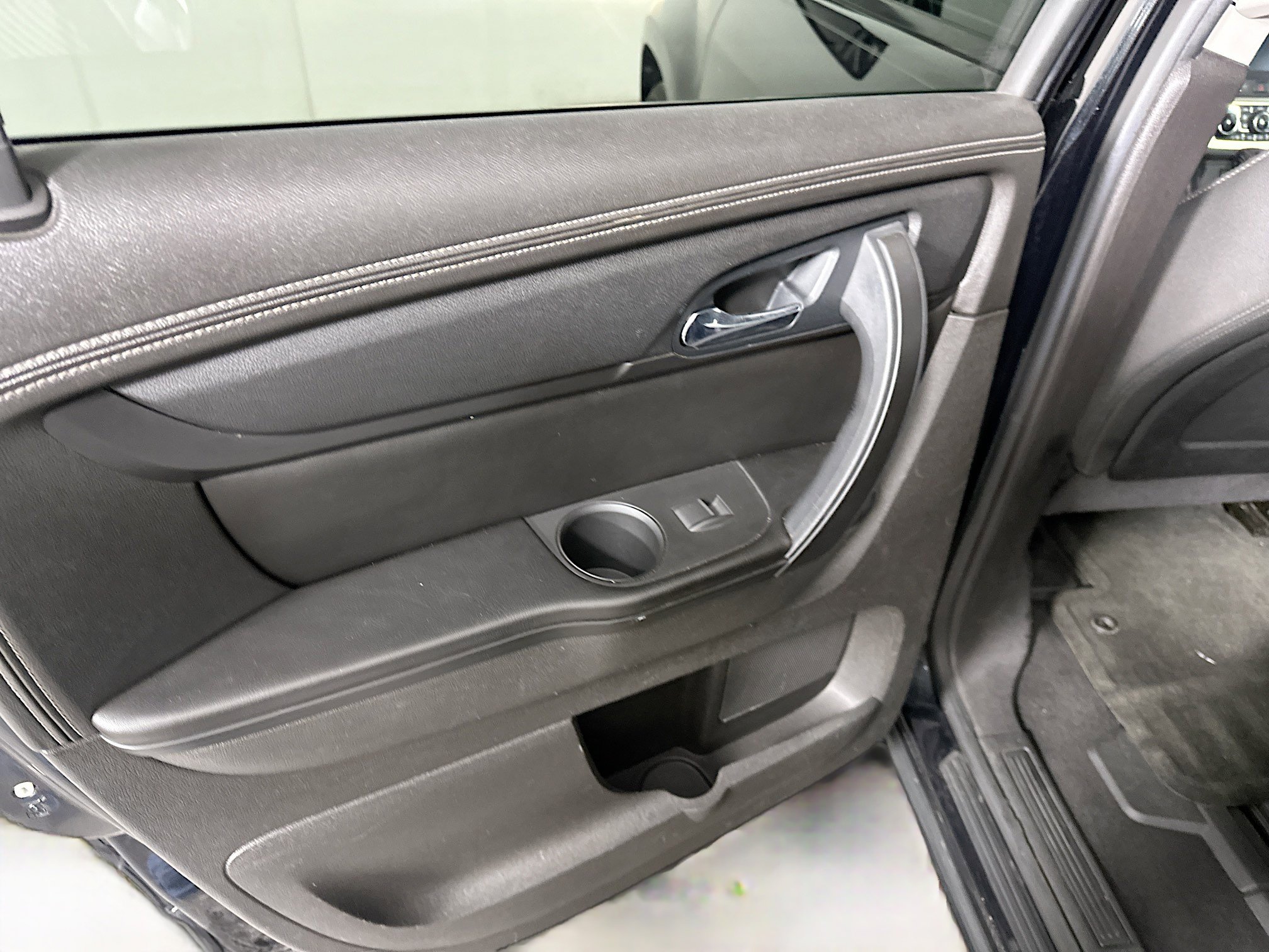 Used 2014 GMC Acadia SLE FWD image 25