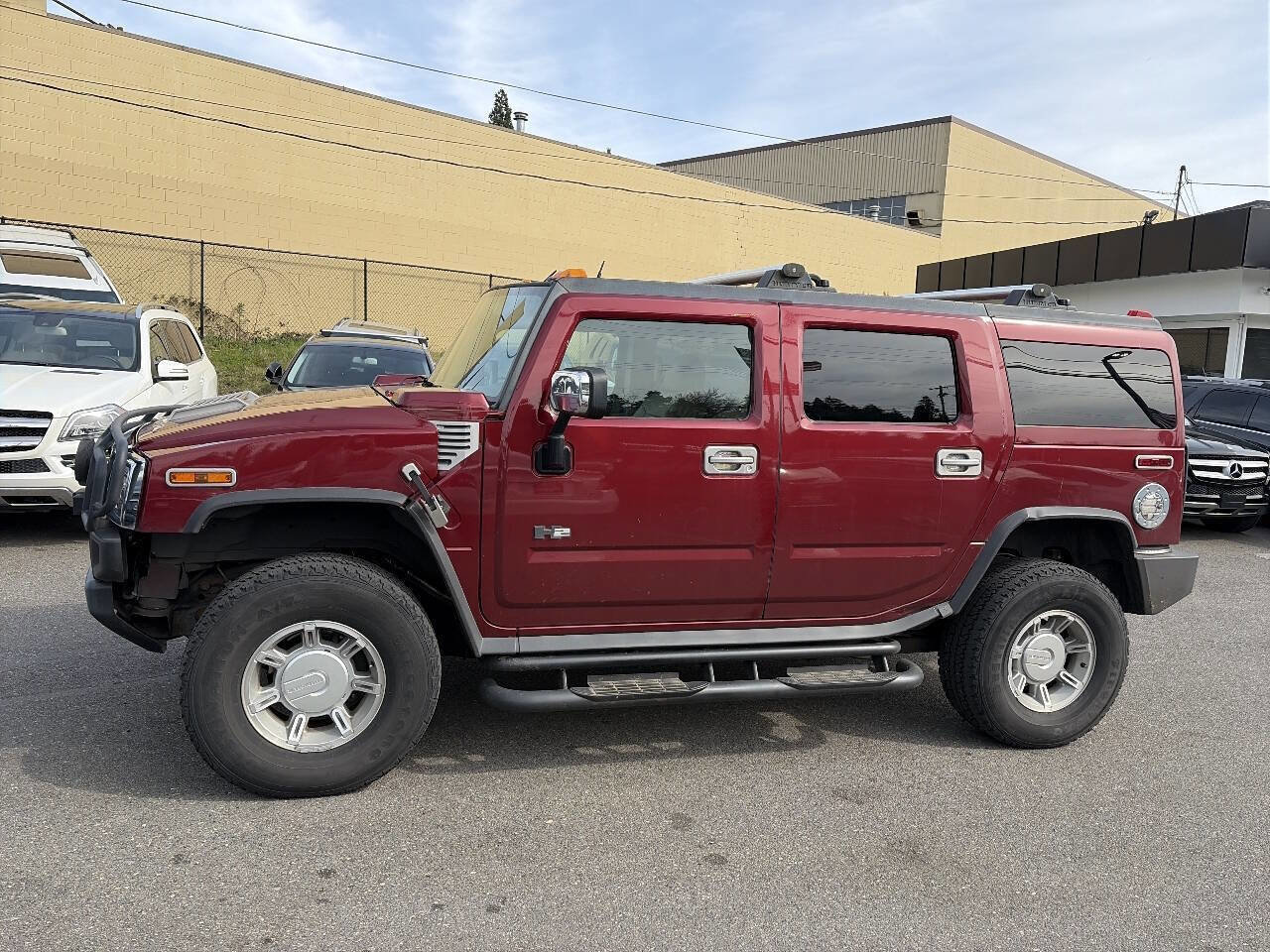 Used 2003 HUMMER H2 w/ Preferred Equipment Group image 2