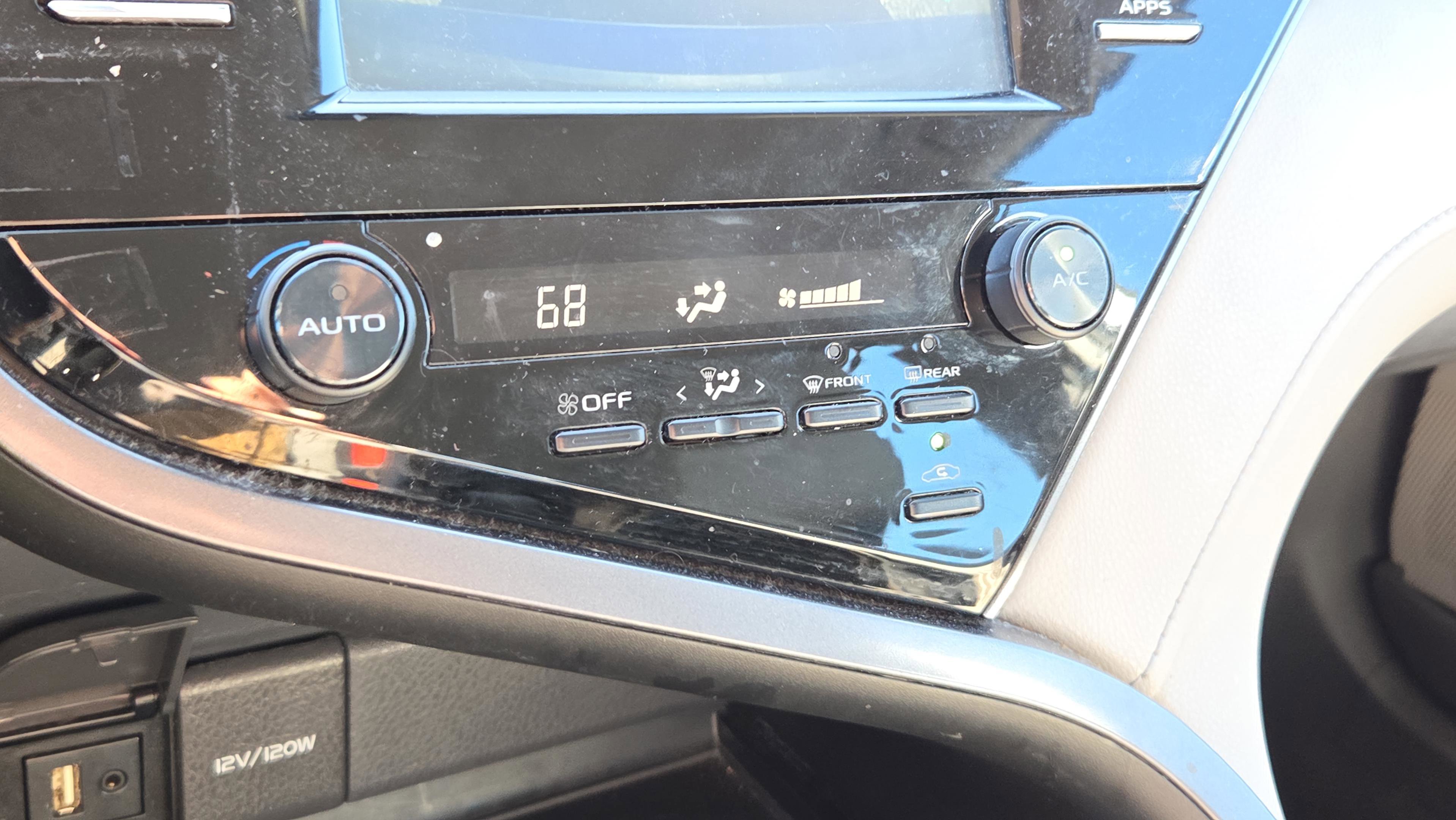 Used 2019 Toyota Camry SE FWD image 21