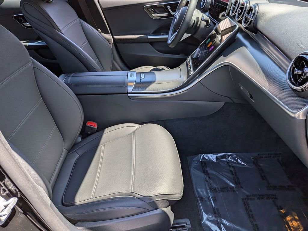 Used 2025 Mercedes-Benz C 300 Sedan image 30