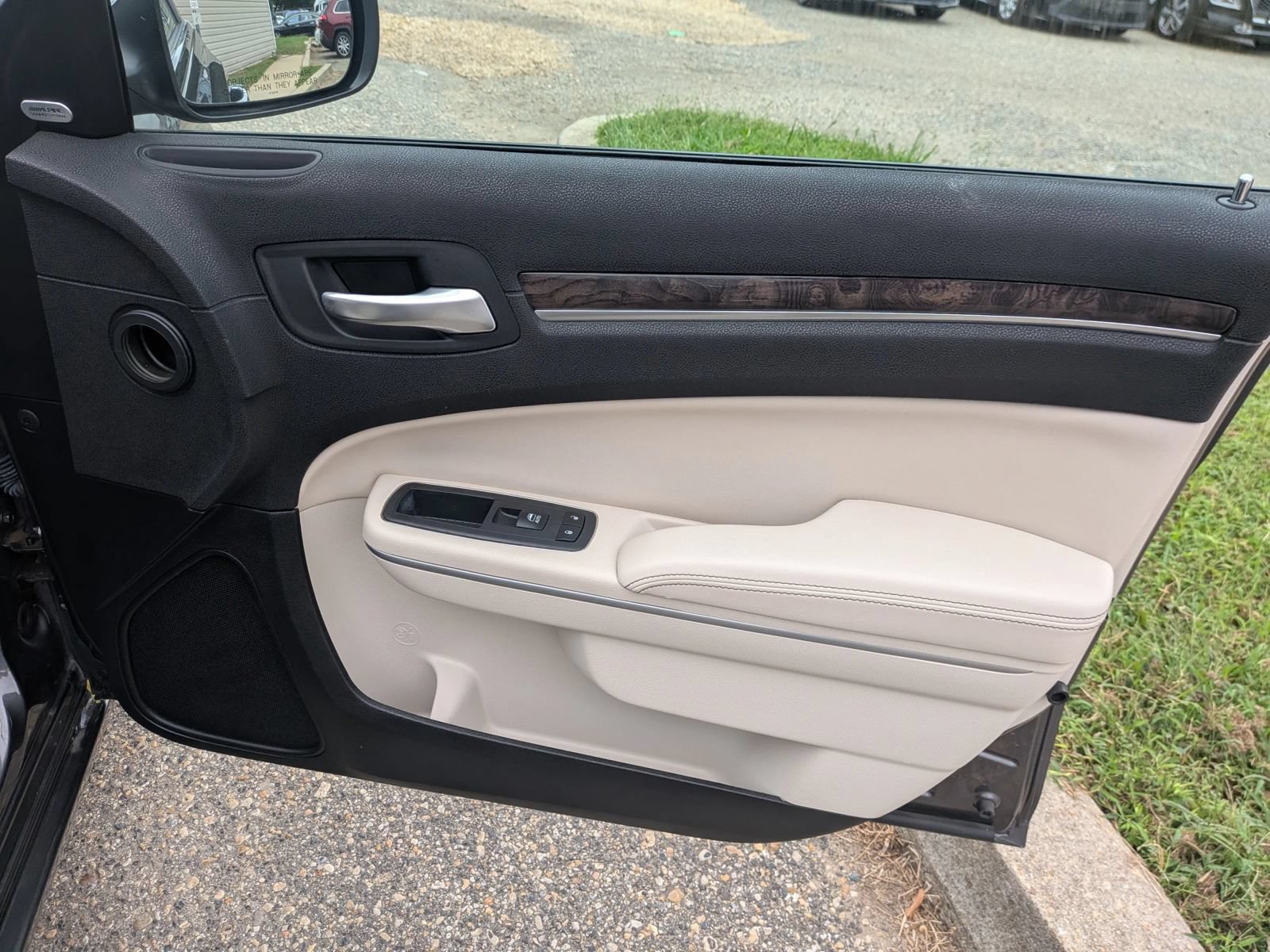 Used 2019 Chrysler 300 Limited RWD image 33