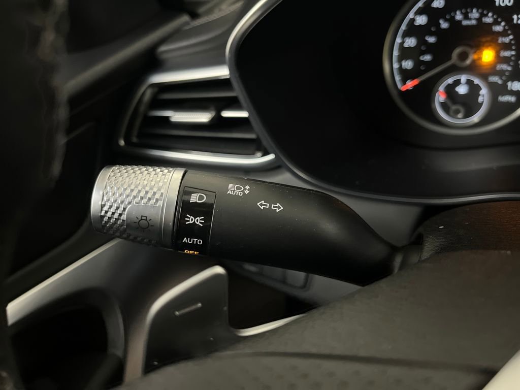 Used 2025 Genesis G70 2.5T image 60