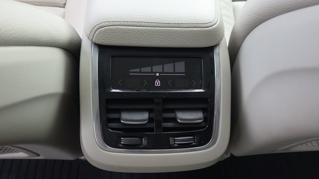 Used 2018 Volvo XC60 T5 Inscription w/ Convenience Package AWD/4WD image 27