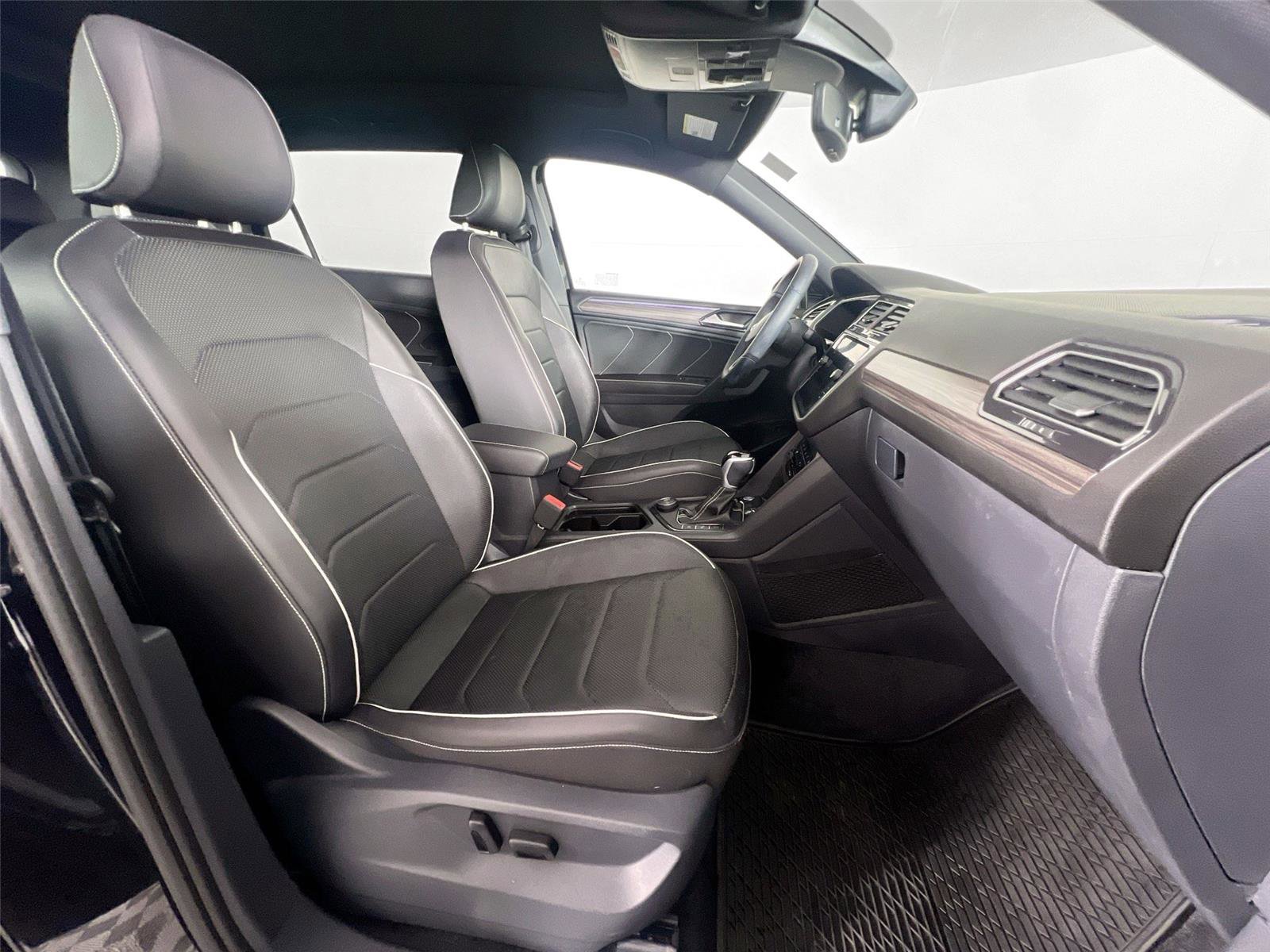 Used 2024 Volkswagen Tiguan SEL R-Line AWD/4WD image 25