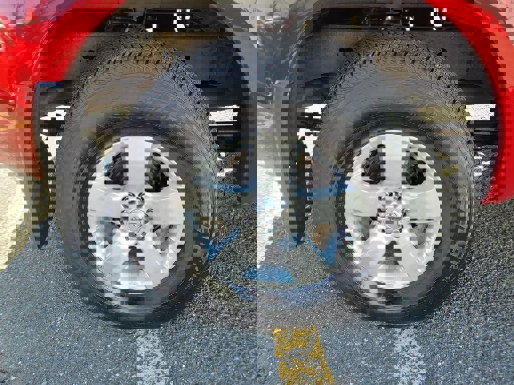 Used 2011 Nissan Frontier SV image 9