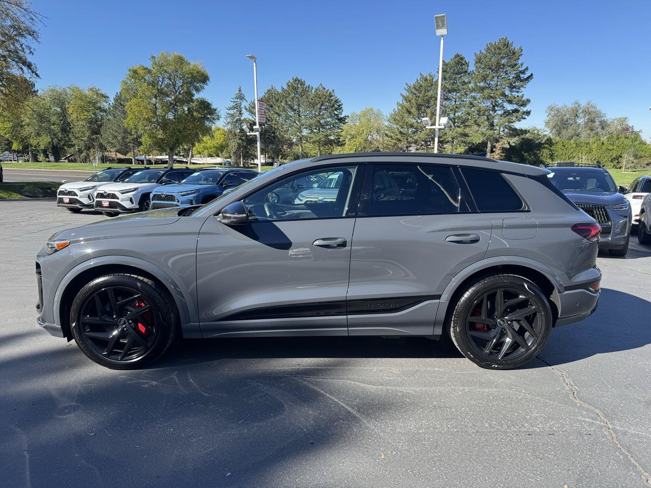 Used 2025 Audi SQ6 e-tron Premium Plus w/ Premium Plus AWD/4WD image 5