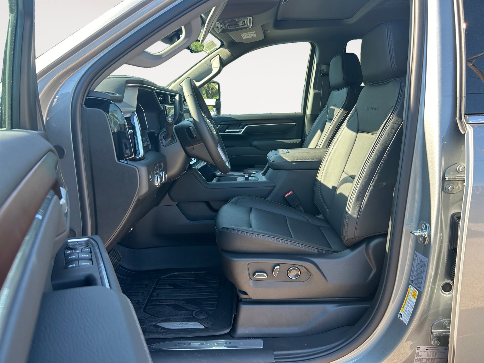 New 2026 GMC Sierra 2500 Denali w/ Denali Reserve Package image 23
