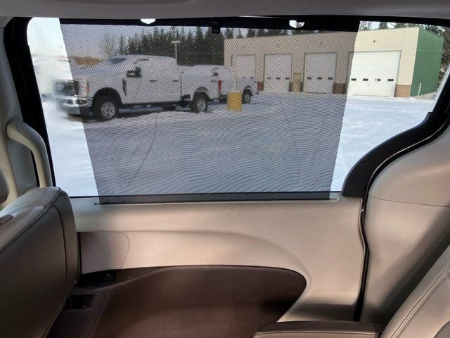 Used 2017 Chrysler Pacifica Touring-L w/ Tire & Wheel Group image 12