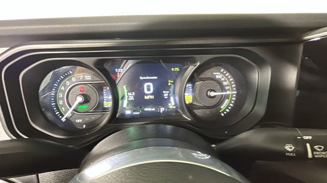 Used 2024 Jeep Wrangler Unlimited Sahara w/ Technology Group AWD/4WD image 17