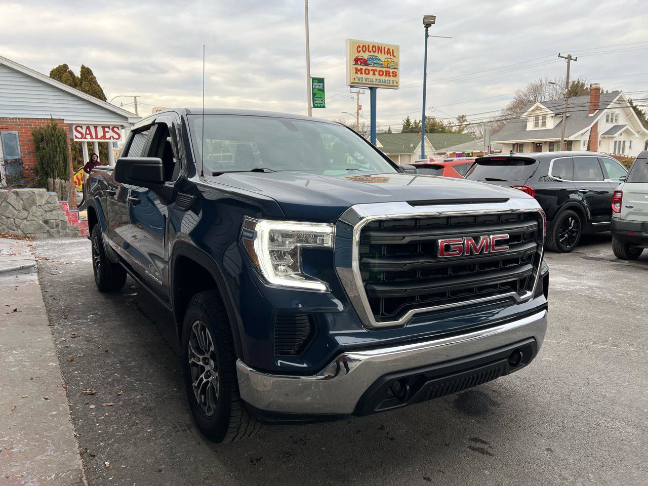 Used 2021 GMC Sierra 1500 4x4 Crew Cab w/ Sierra Value Package image 4