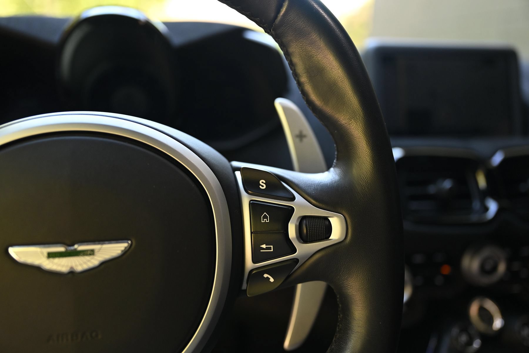 Used 2020 Aston Martin V8 Vantage Coupe RWD image 38