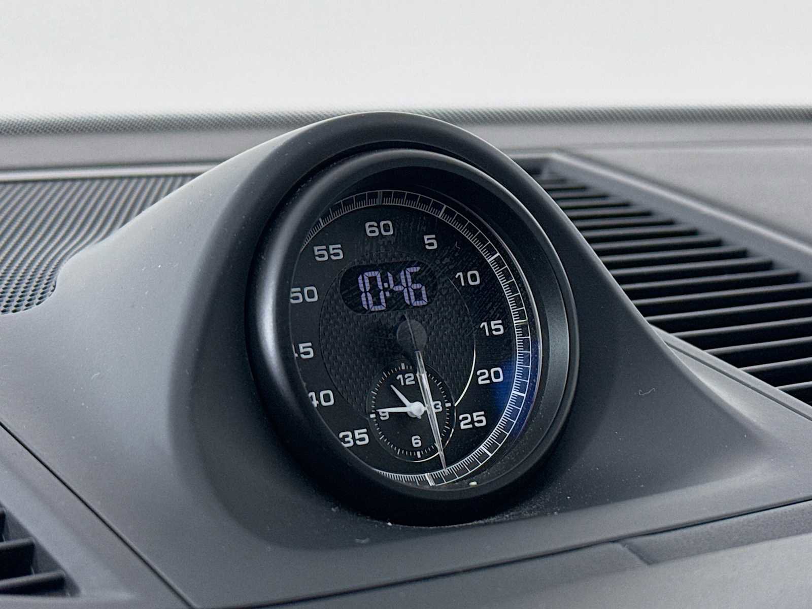 Certified 2025 Porsche Macan T image 17