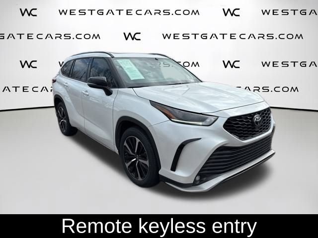 Used 2022 Toyota Highlander XSE image 4