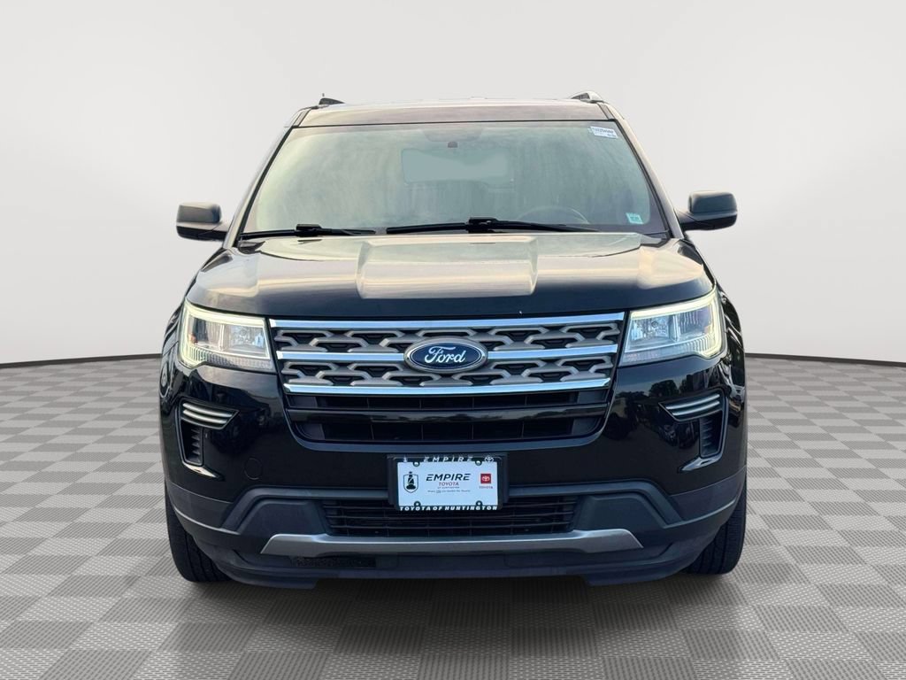 Used 2018 Ford Explorer XLT AWD/4WD image 2