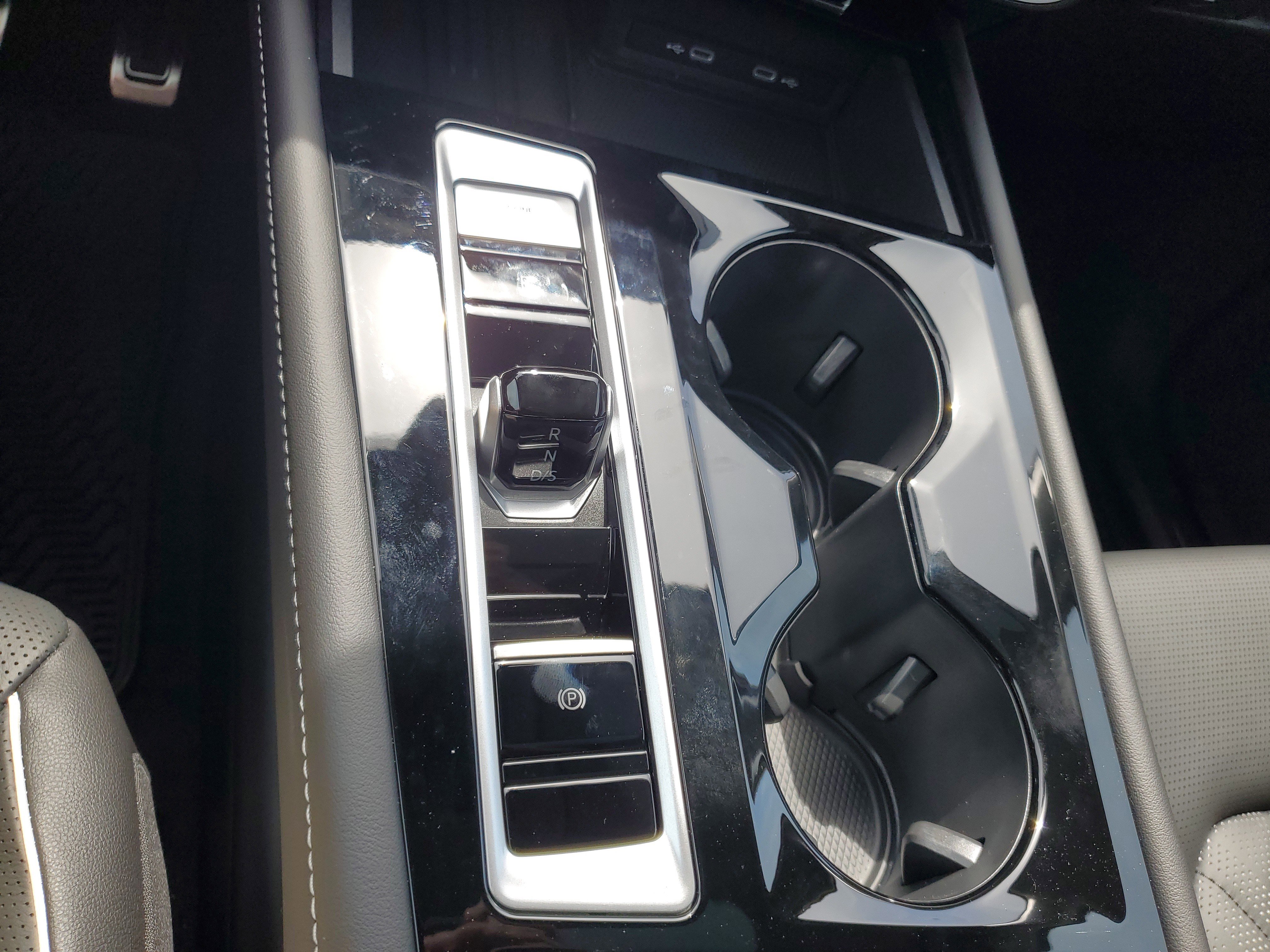 New 2025 Volkswagen Atlas SEL Premium R-Line image 28