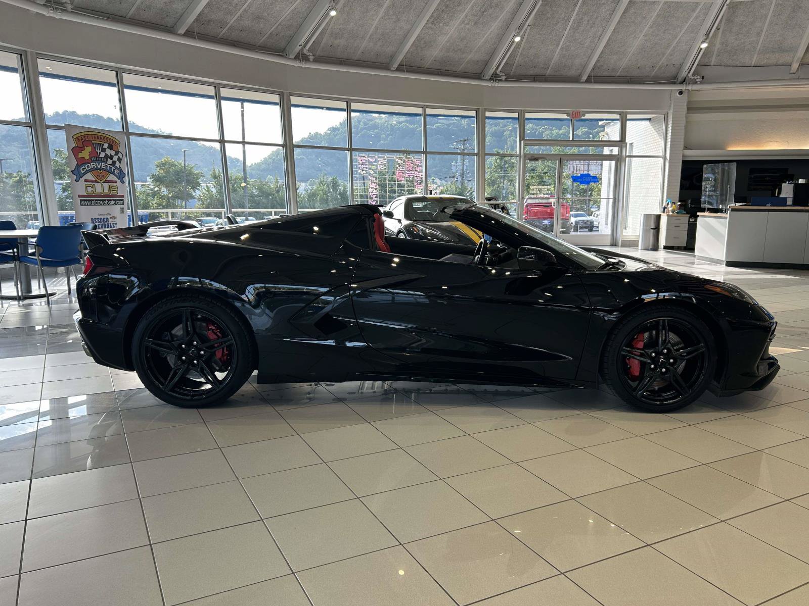 Used 2023 Chevrolet Corvette Stingray Preferred Conv w/ Z51 Performance Package RWD image 8