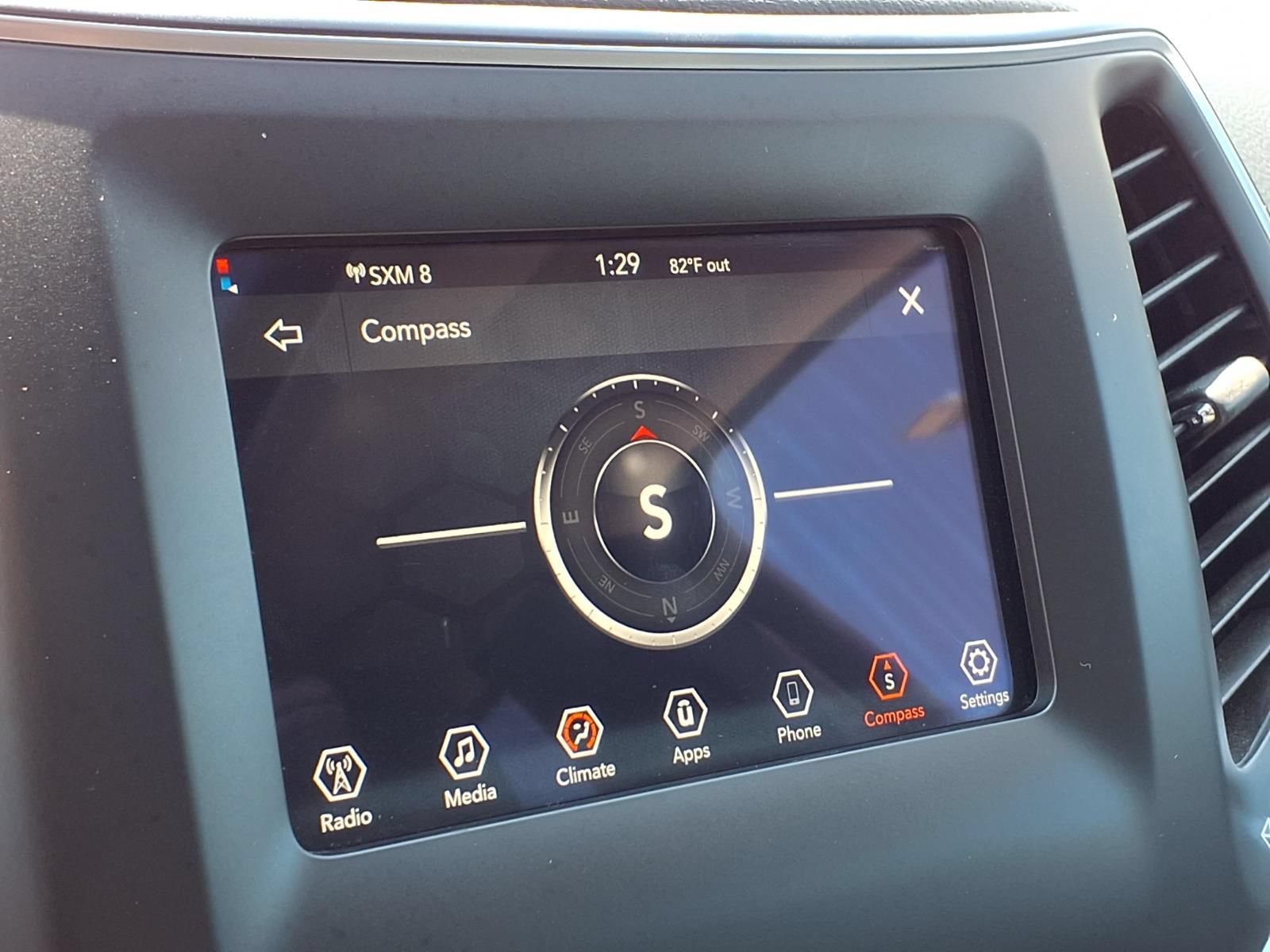 Used 2020 Jeep Cherokee Latitude Plus FWD image 23