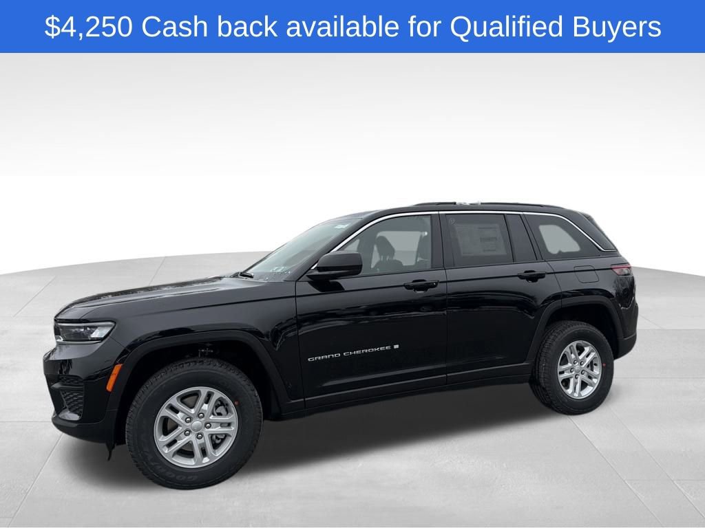 New 2025 Jeep Grand Cherokee Laredo image 3