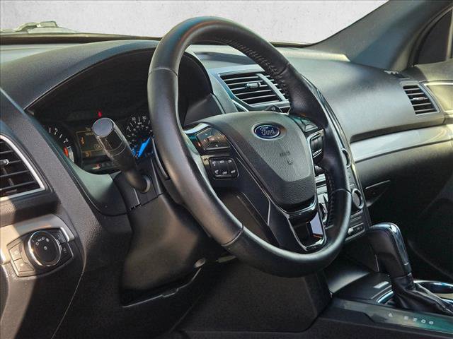 Used 2017 Ford Explorer XLT image 10