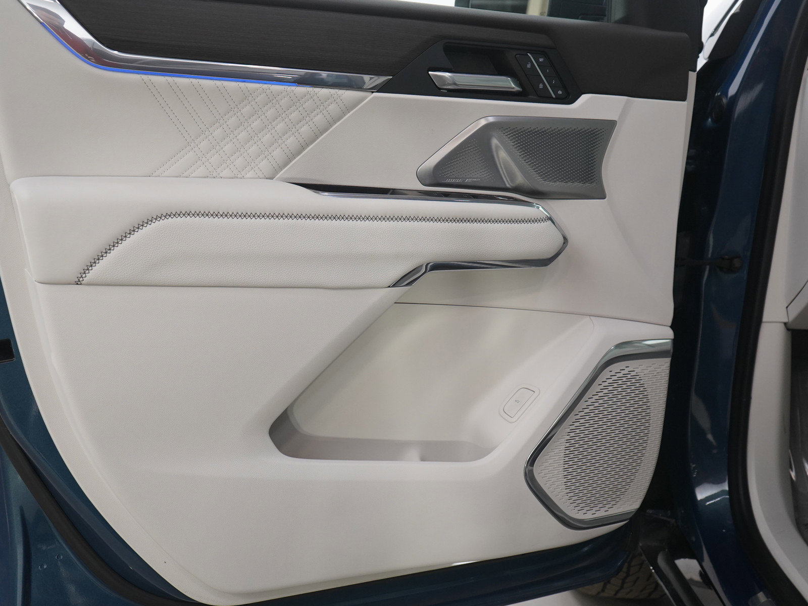 Used 2024 GMC Acadia Denali w/ Super Cruise Package image 22