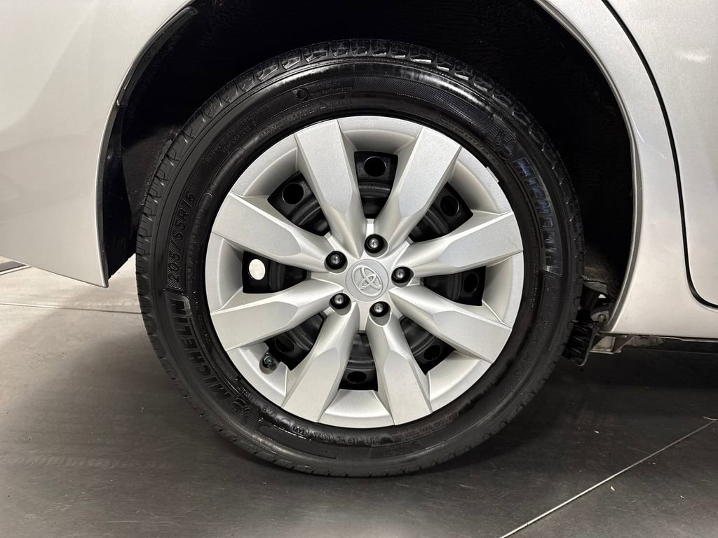 Used 2014 Toyota Corolla LE FWD image 13