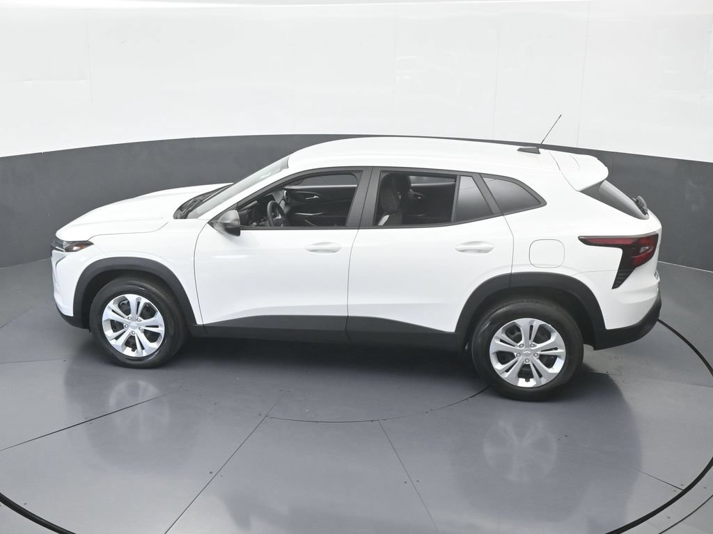 Used 2025 Chevrolet Trax LS FWD image 40
