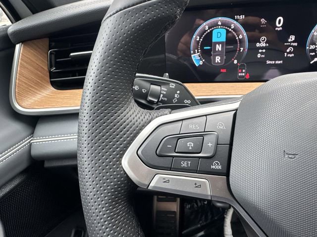 New 2026 Volkswagen Tiguan SEL R-Line AWD/4WD image 18