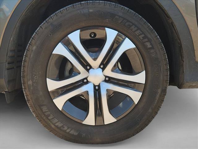 Used 2015 Toyota RAV4 LE FWD image 16