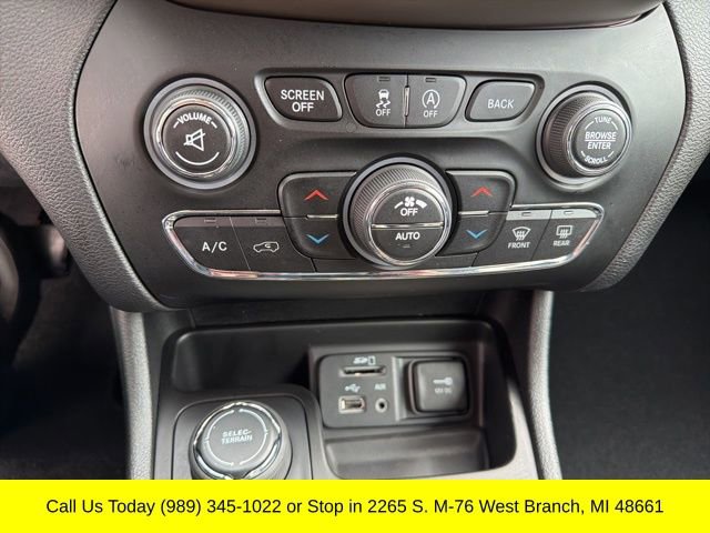 Used 2018 Jeep Cherokee Limited w/ Technology Group image 19