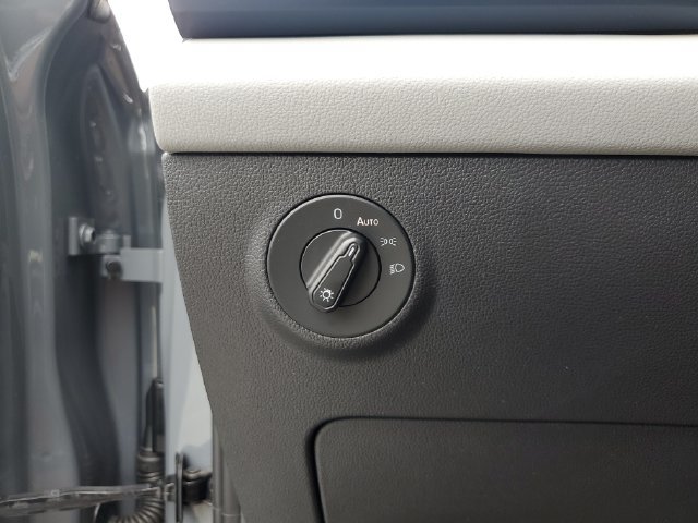 Certified 2023 Volkswagen Taos SE FWD image 34
