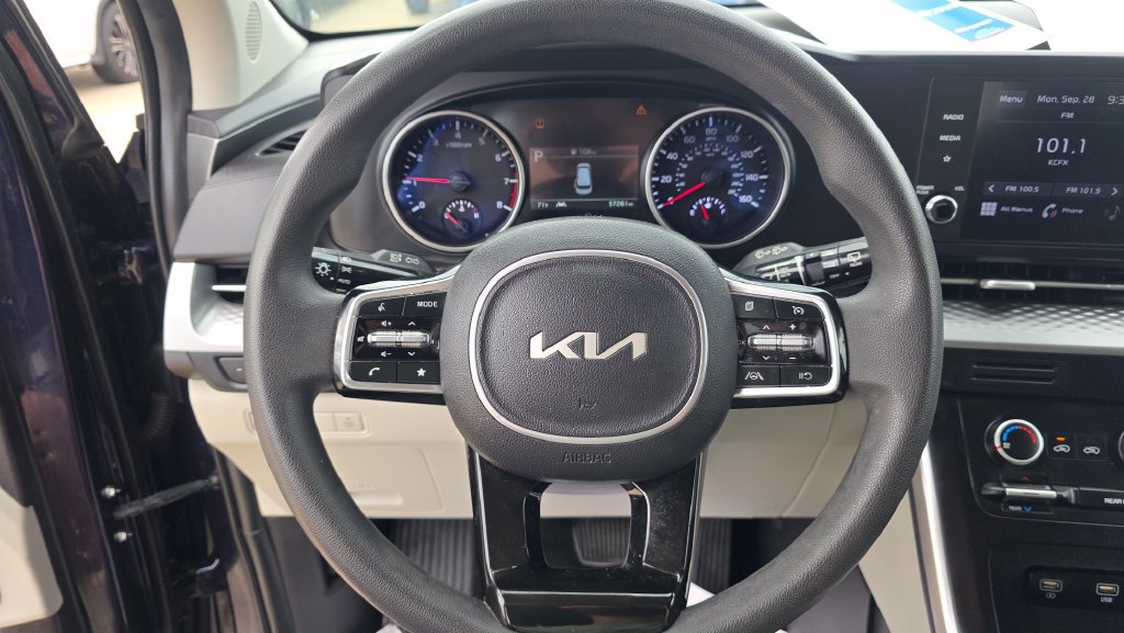 Used 2022 Kia Carnival LX FWD image 14