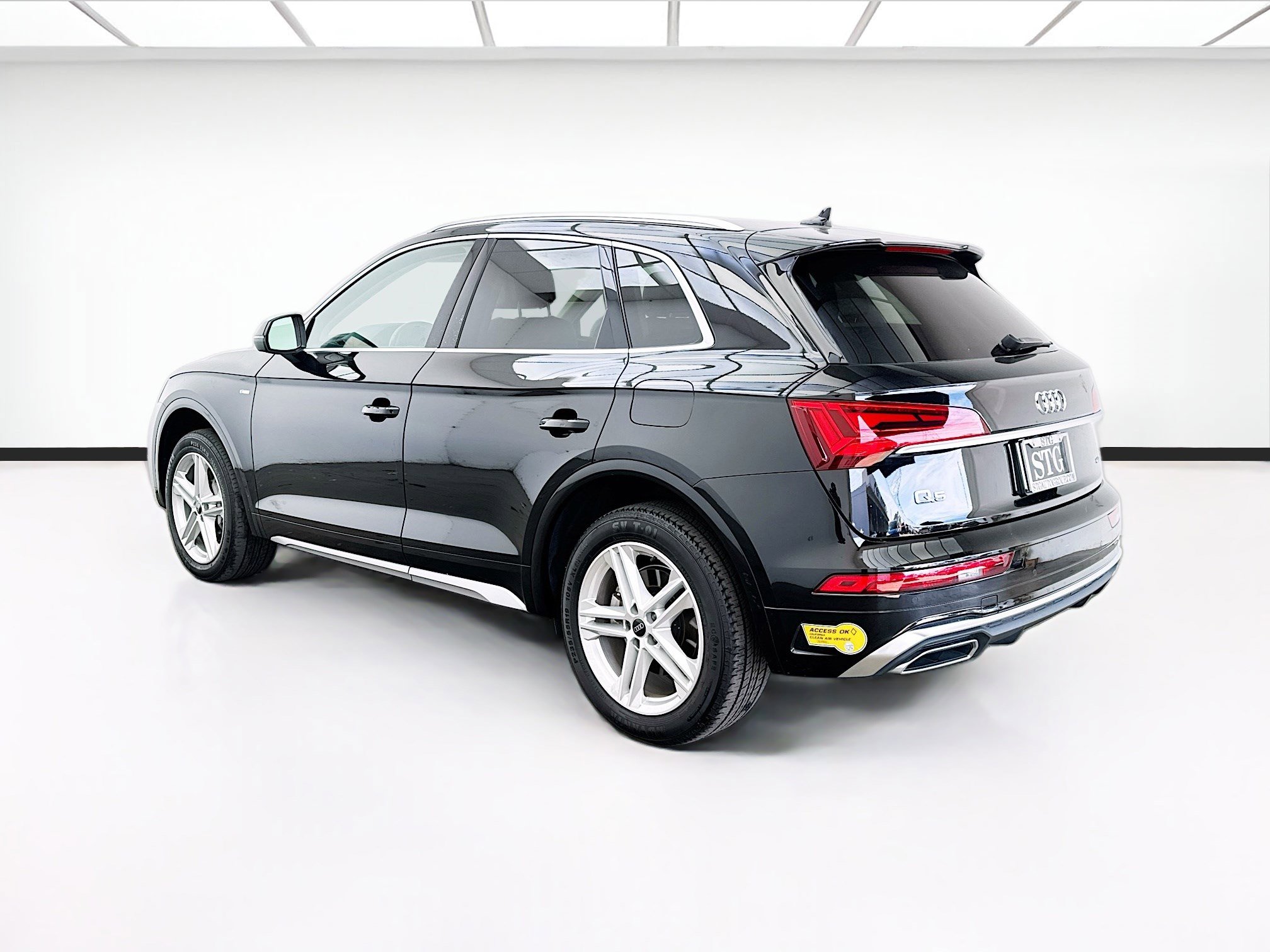 Used 2022 Audi Q5 e Premium w/ Convenience Package image 6