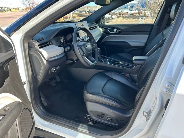 Used 2023 Jeep Compass Limited image 24
